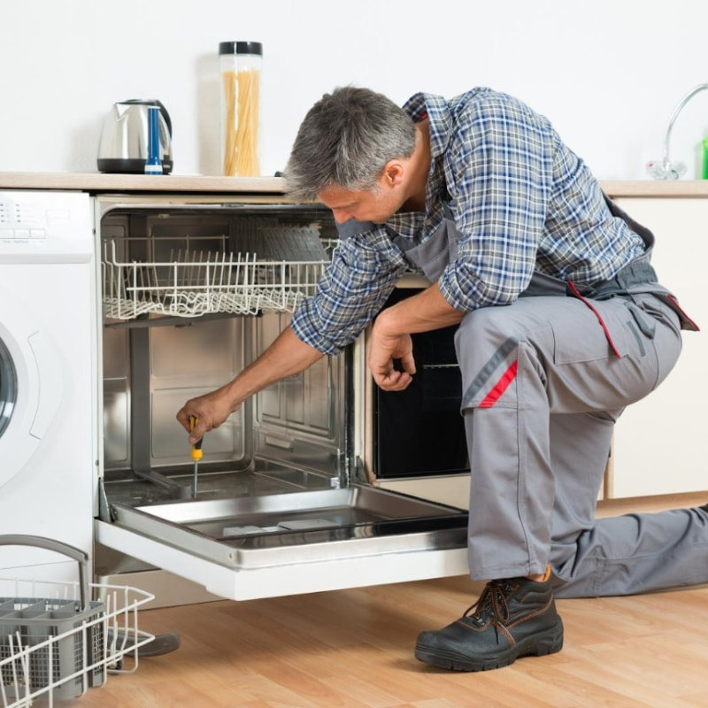 Nguyên nhân, cách khắc phục máy rửa bát Bosch kêu to hiệu quả 3 Thay thế mô tơ mới cho máy rửa chén nếu không còn dùng được và kêu to
