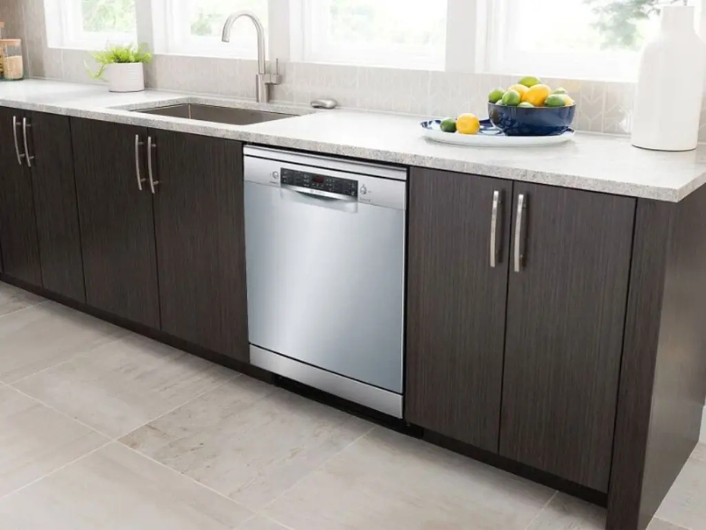 Máy rửa chén Bosch là thương hiệu của nước nào? Có tốt không? 6 Máy rửa bát Bosch SMS46GI01P thiết kế nhỏ gọn, đẹp mắt