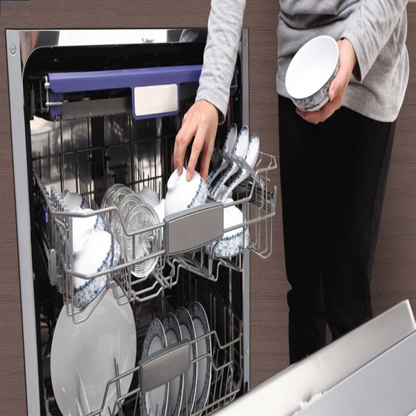 Intensive Zone gi&uacute;p tăng cường &aacute;p lực nước tại khu vực giỏ dưới, đồng thời loại bỏ hiệu quả c&aacute;c vết bẩn cứng đầu b&aacute;m d&iacute;nh tr&ecirc;n nồi chảo