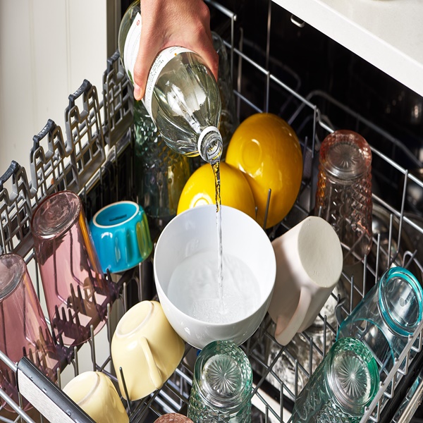 ActiveWater sẽ tự động điều chỉnh lượng nước sử dụng dựa tr&ecirc;n mức độ bẩn của ch&eacute;n b&aacute;t, gi&uacute;p tiết kiệm nước hiệu quả