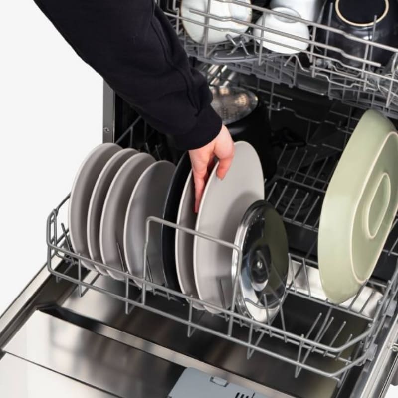Máy rửa bát Kocher KDEU-8835SE có khoang chứa bát đĩa rộng và giàn rửa lớn