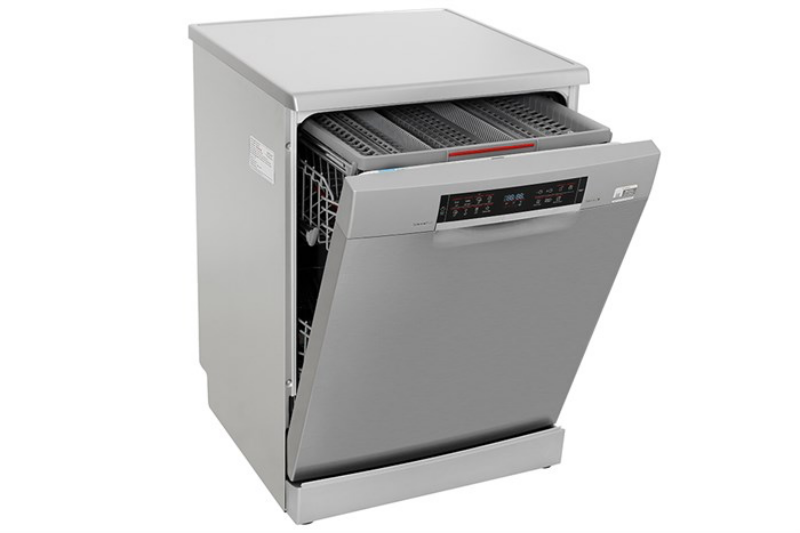 G&oacute;c nghi&ecirc;ng của m&aacute;y rửa b&aacute;t Bosch SMS6ECI04E với m&agrave;u inox x&aacute;m tinh tế